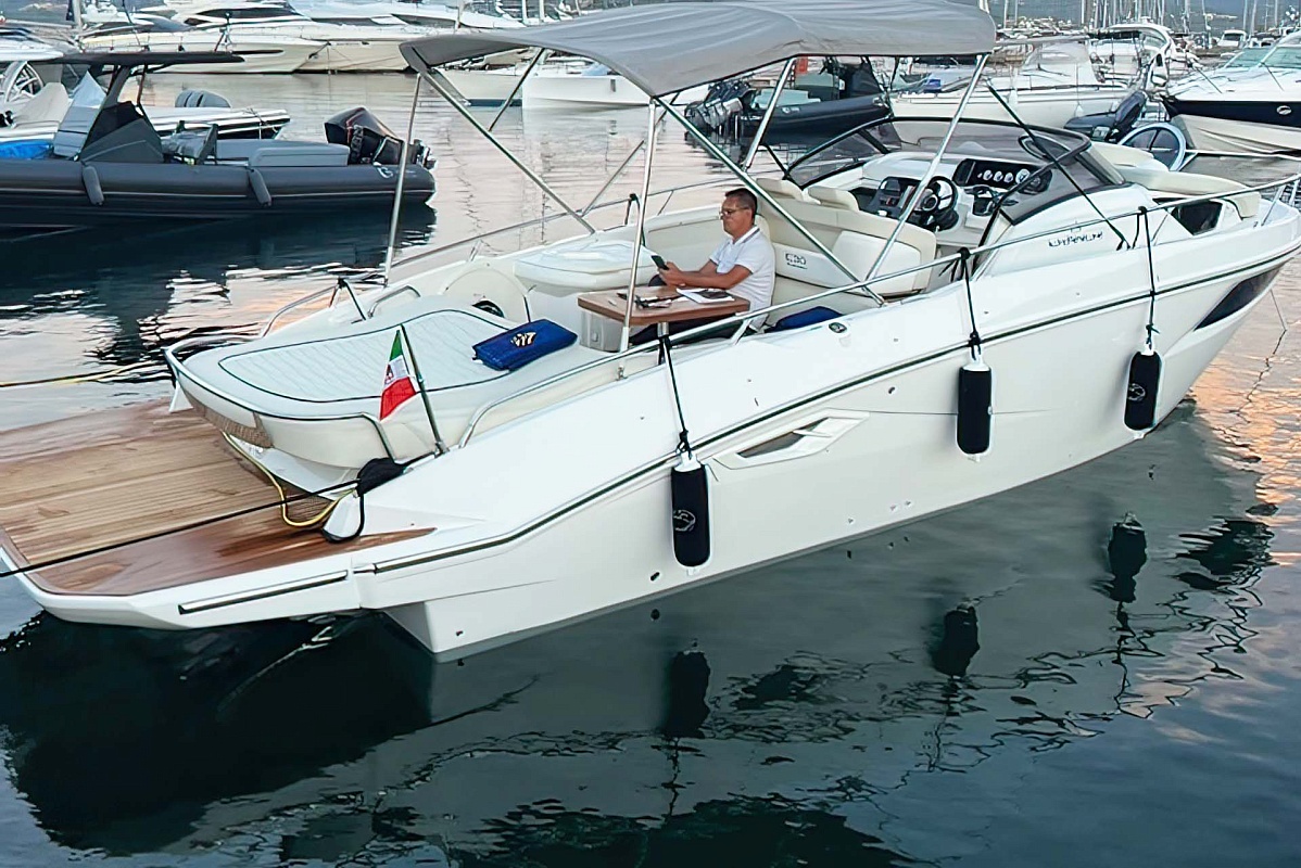 Аренда катера Cranchi 30 Endurance на Сардинии, Корсике